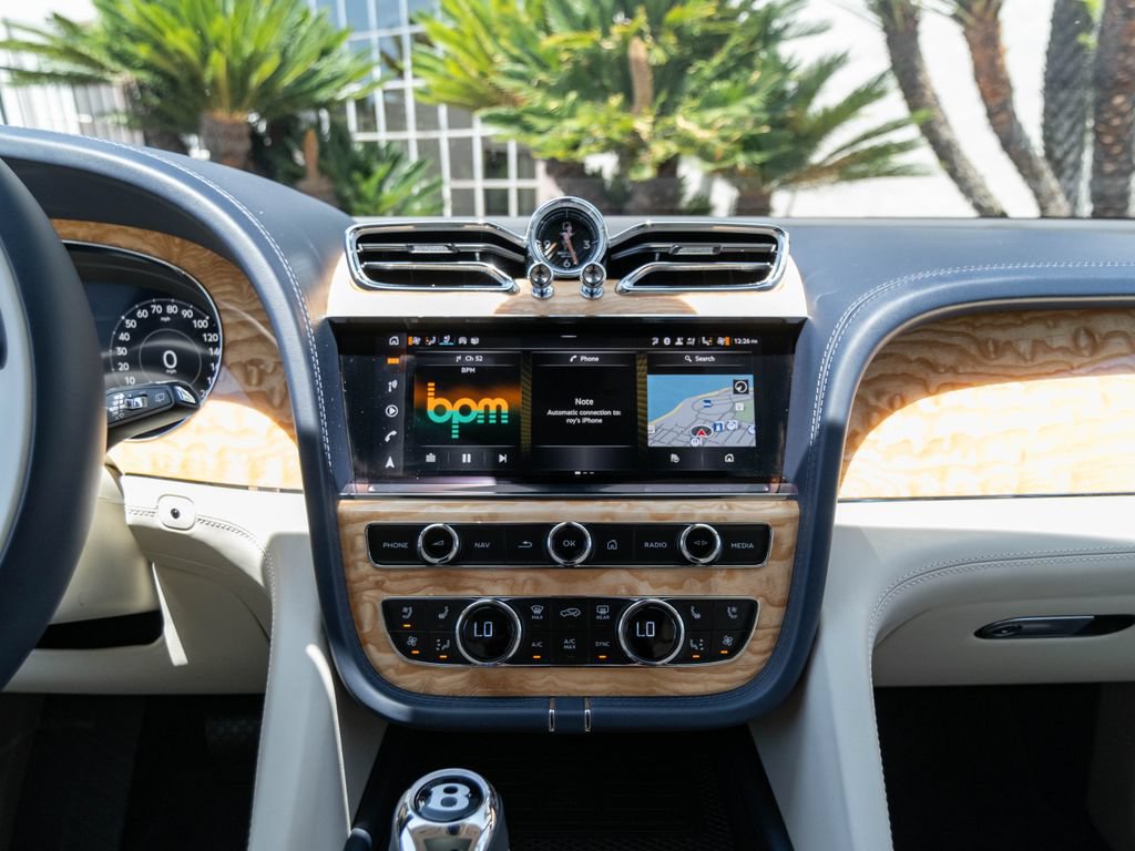 Used 2024 Bentley Bentayga AWD/4WD image 25