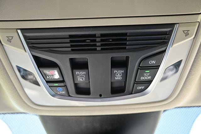 Used 2023 Acura MDX w/ Technology Package AWD/4WD image 35