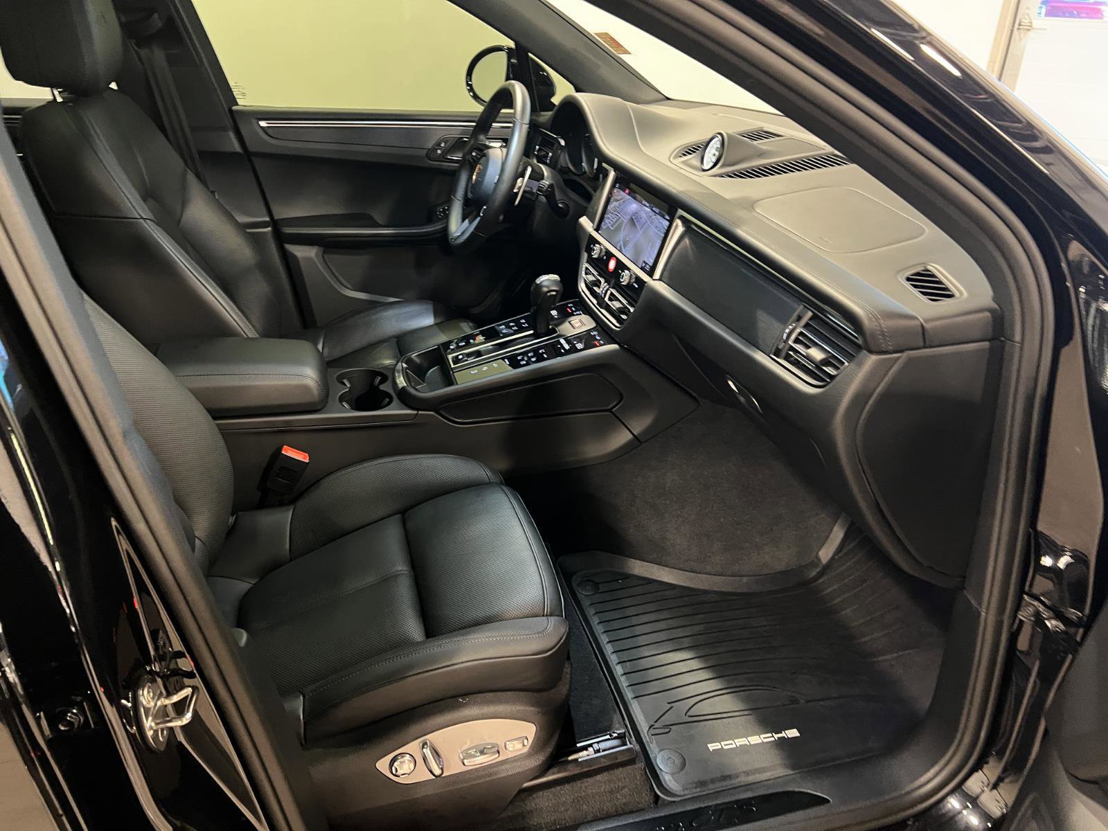 Used 2024 Porsche Macan GTS image 39