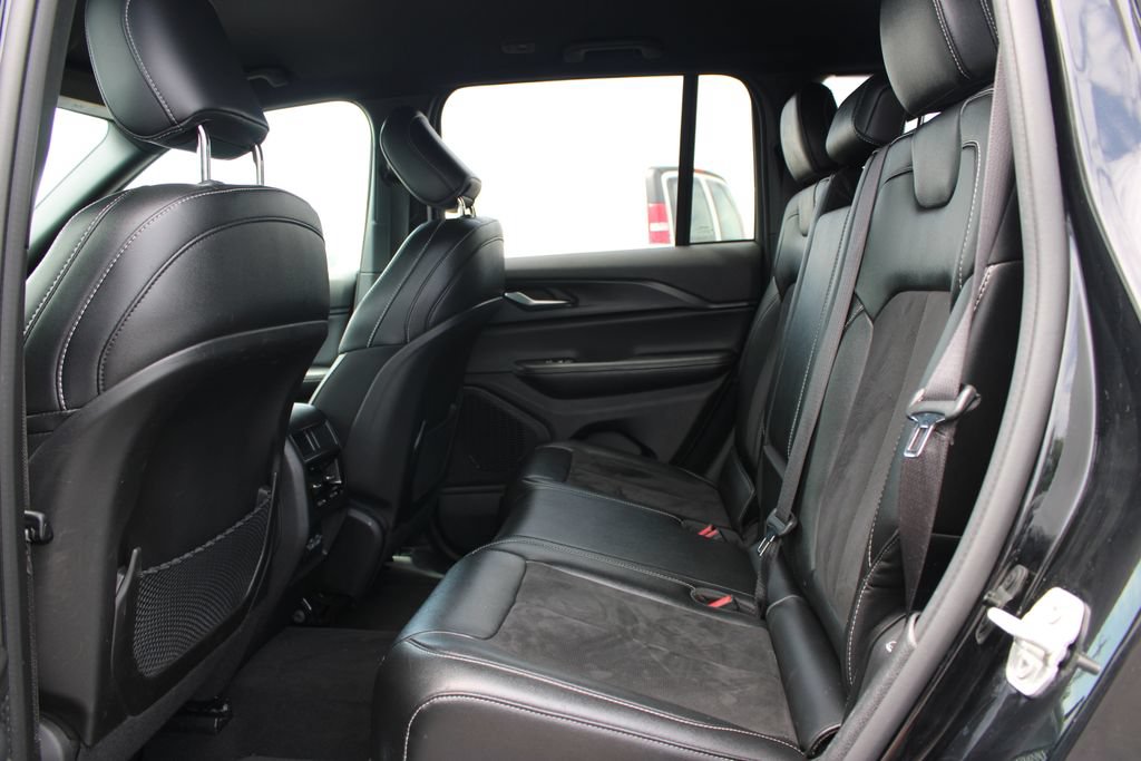 Used 2024 Jeep Grand Cherokee Altitude AWD/4WD image 24