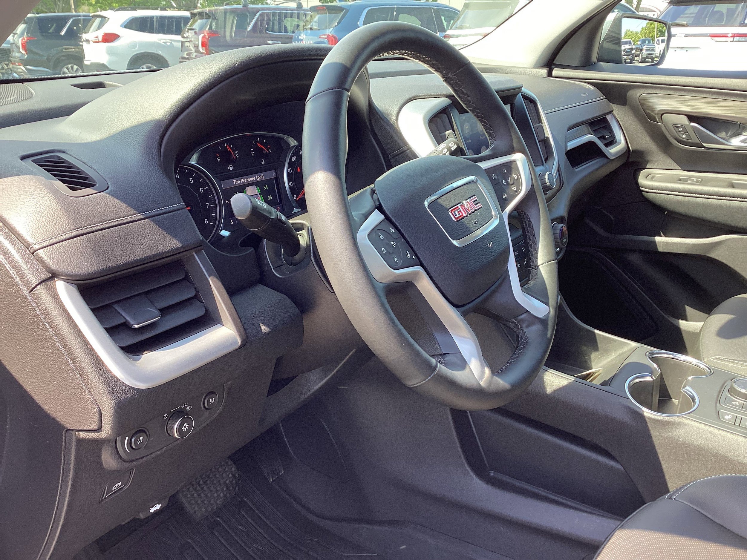 Used 2024 GMC Terrain SLT w/ LPO, Floor Liner Package AWD/4WD image 9