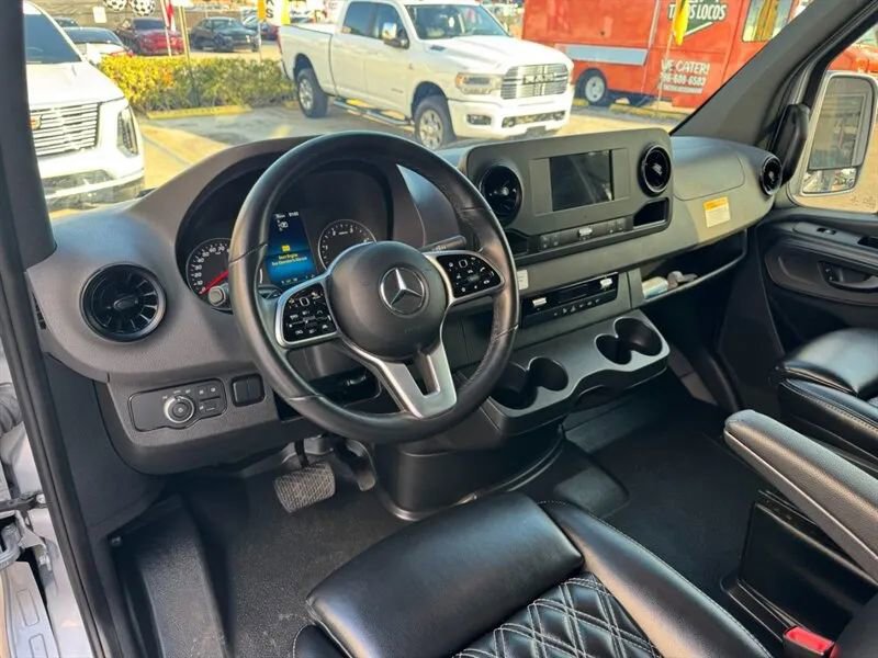 Used 2023 Mercedes-Benz Sprinter 3500 image 21