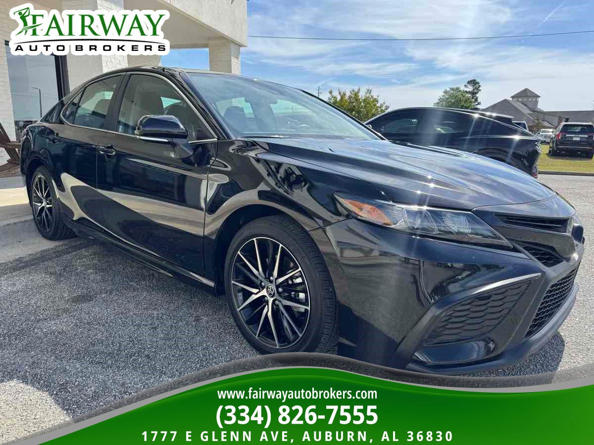 Used 2024 Toyota Camry SE image 4