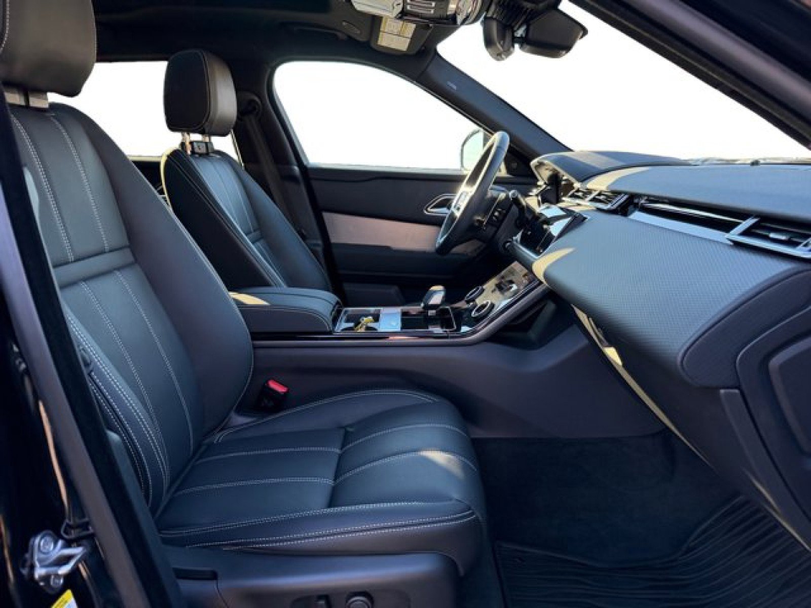 Certified 2023 Land Rover Range Rover Velar R-Dynamic S AWD/4WD image 20