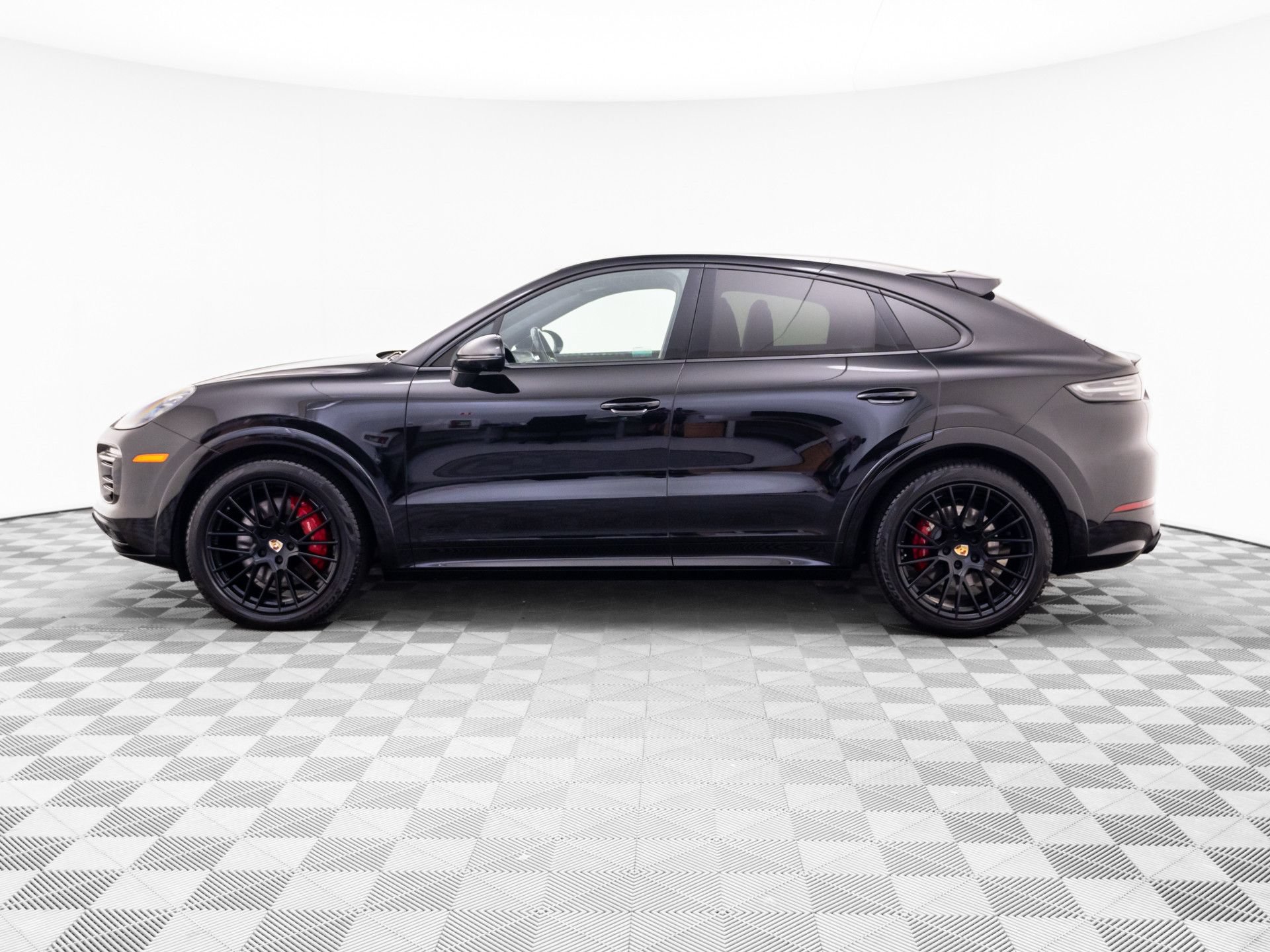 Certified 2023 Porsche Cayenne GTS AWD/4WD image 2