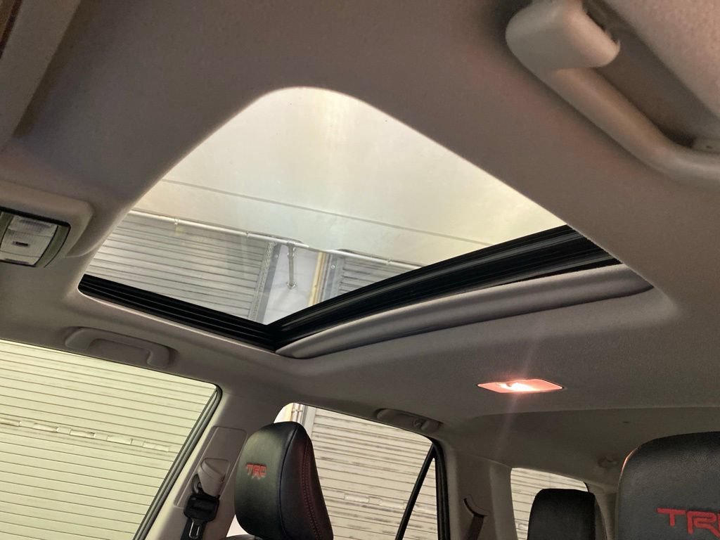 Used 2020 Toyota 4Runner Venture w/ Moonroof Package AWD/4WD image 18