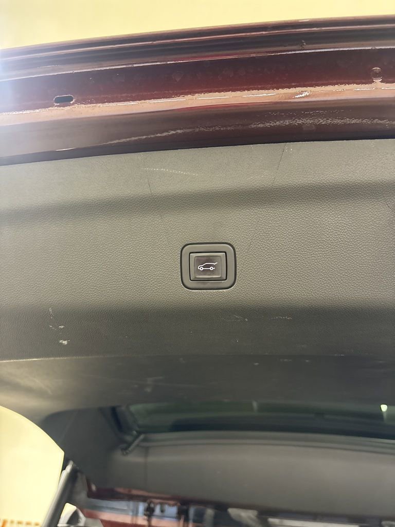 Used 2023 GMC Yukon SLT w/ SLT Luxury Package image 24