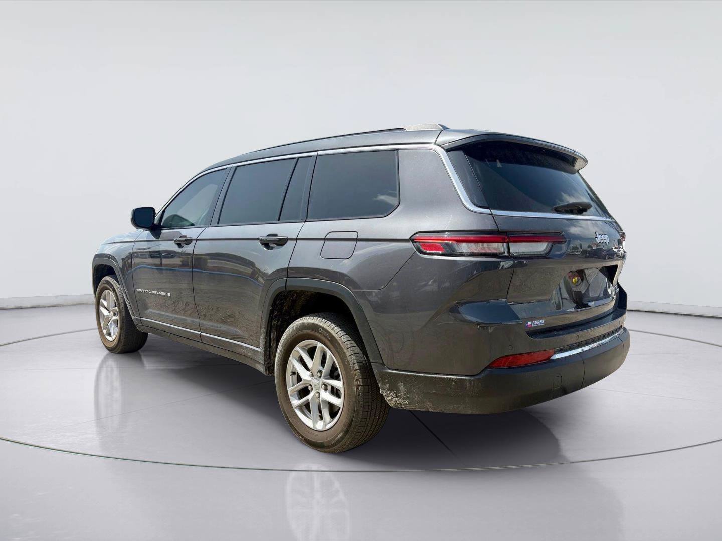Used 2024 Jeep Grand Cherokee L Laredo RWD image 3