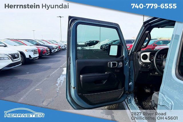 Used 2025 Jeep Gladiator Nighthawk image 13