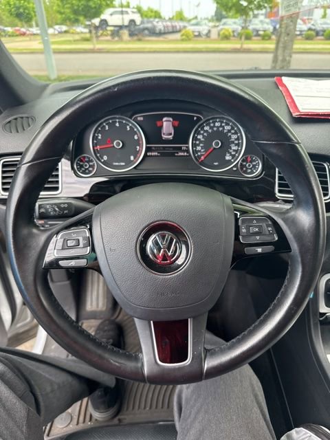 Used 2017 Volkswagen Touareg Wolfsburg Edition AWD/4WD image 7