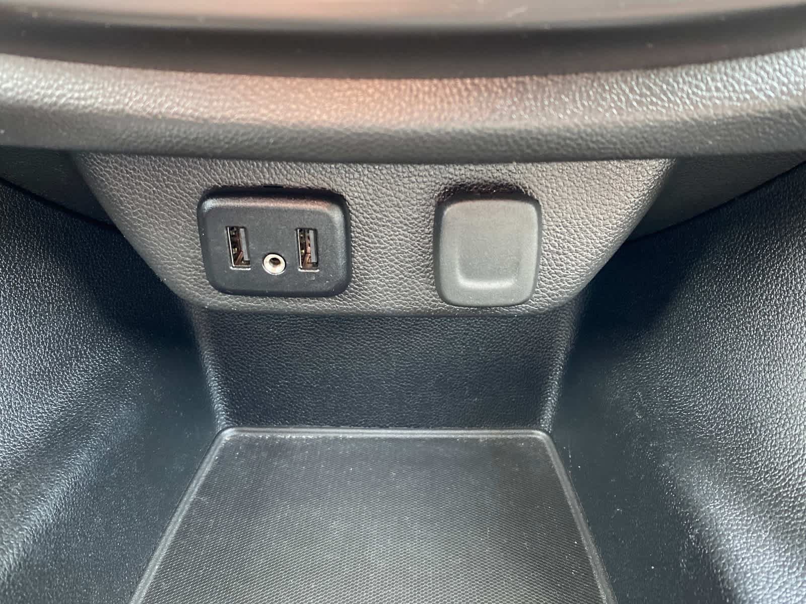 Used 2021 Chevrolet Traverse LT FWD image 34