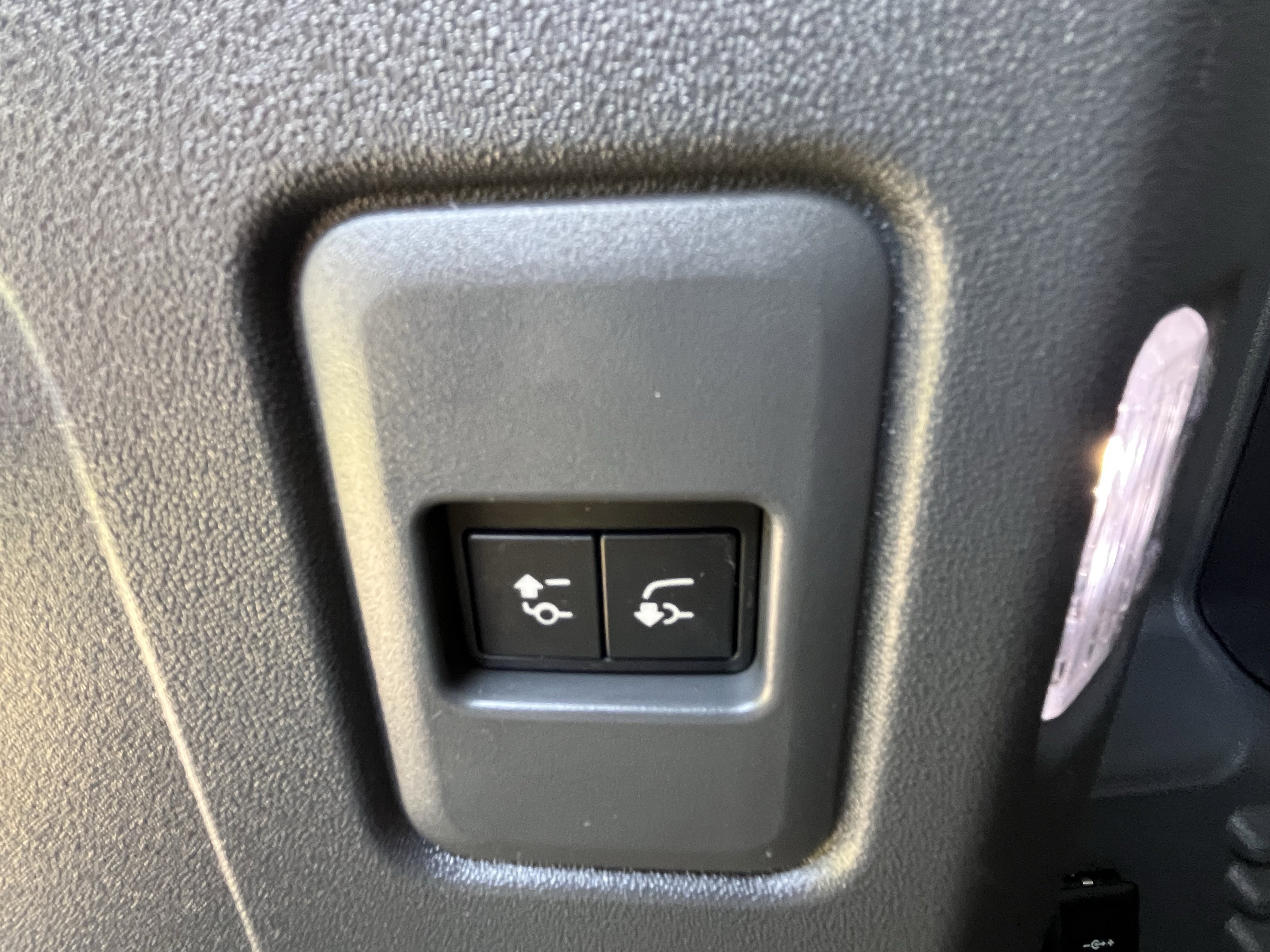 Certified 2023 Land Rover Defender 110 X-Dynamic SE AWD/4WD image 35