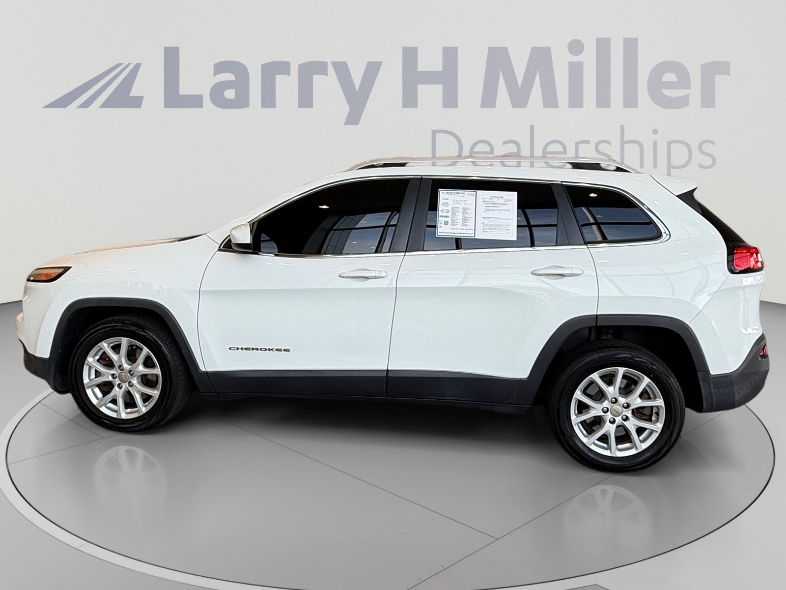 Used 2015 Jeep Cherokee Latitude FWD image 2