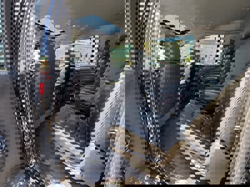 Used 2019 Chevrolet Suburban LT w/ Luxury Package image 11