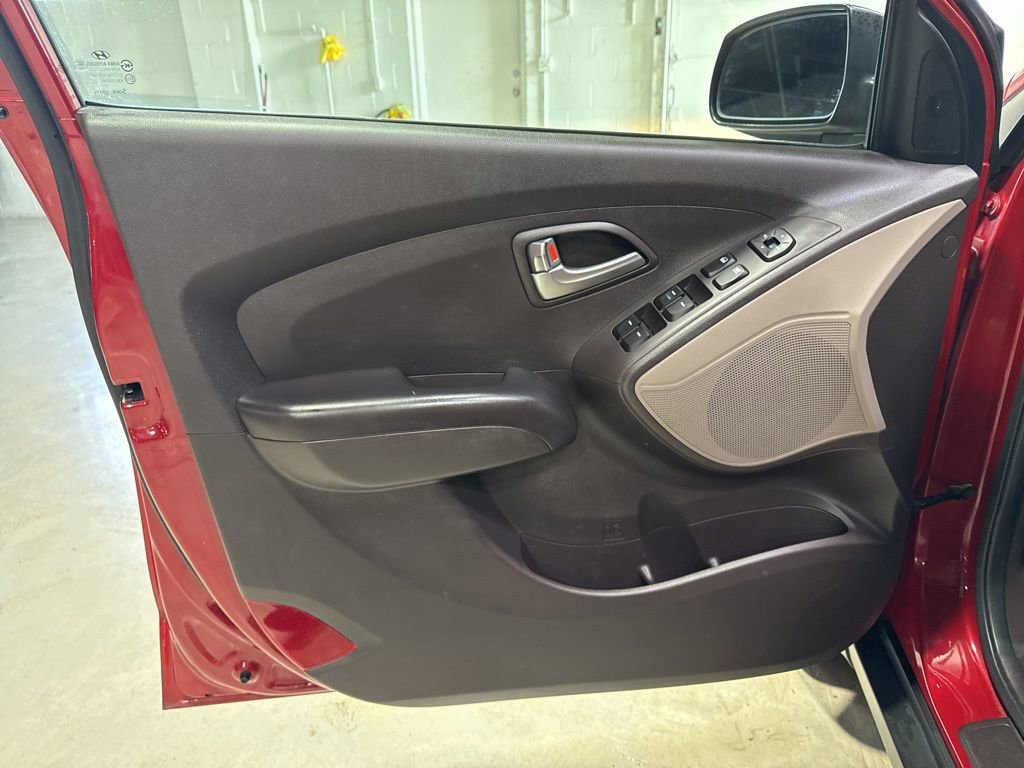 Used 2012 Hyundai Tucson GL image 20