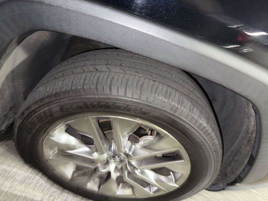 Used 2020 Toyota RAV4 XLE Premium image 7