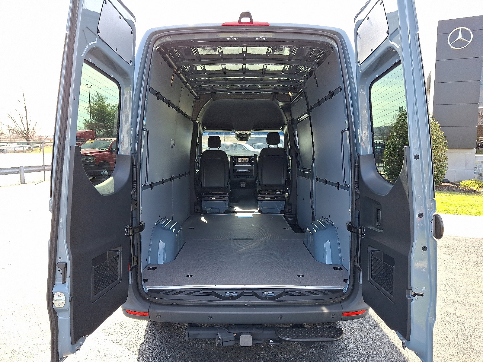 Used 2024 Mercedes-Benz Sprinter 2500 image 9