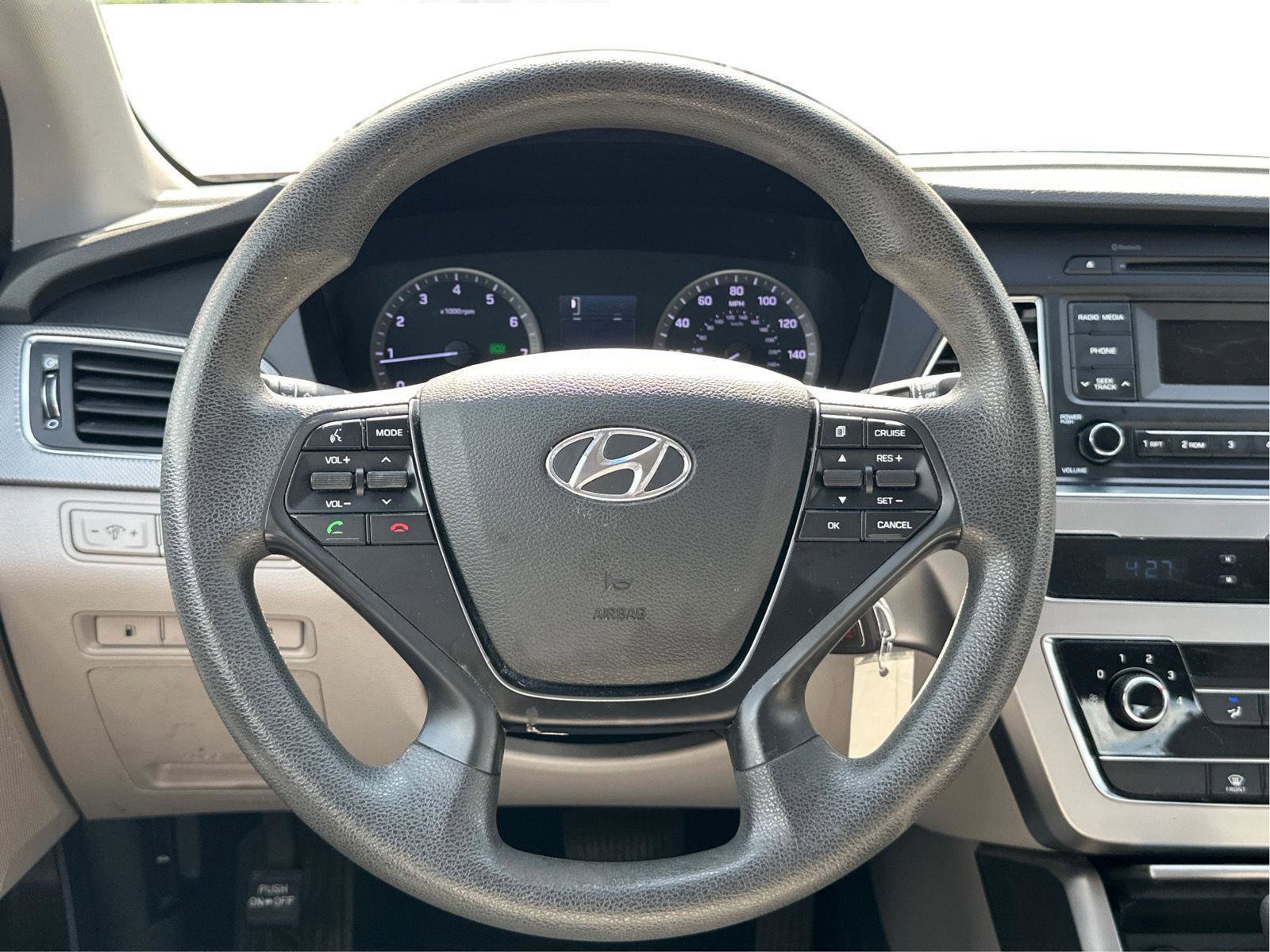 Used 2015 Hyundai Sonata SE FWD image 14