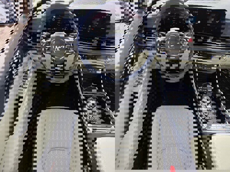 New 2026 Kia Carnival SX w/ SX Dark Edition Package image 10