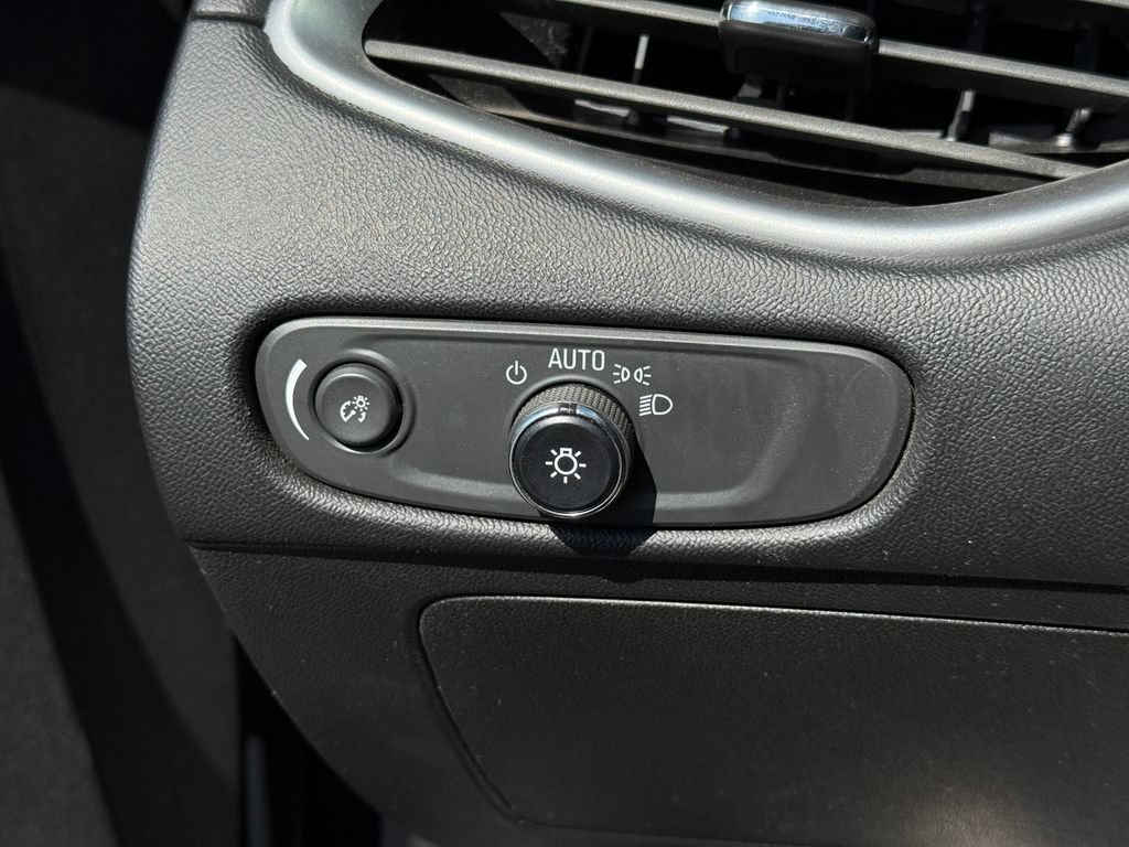 Used 2022 Chevrolet Malibu LS FWD image 16