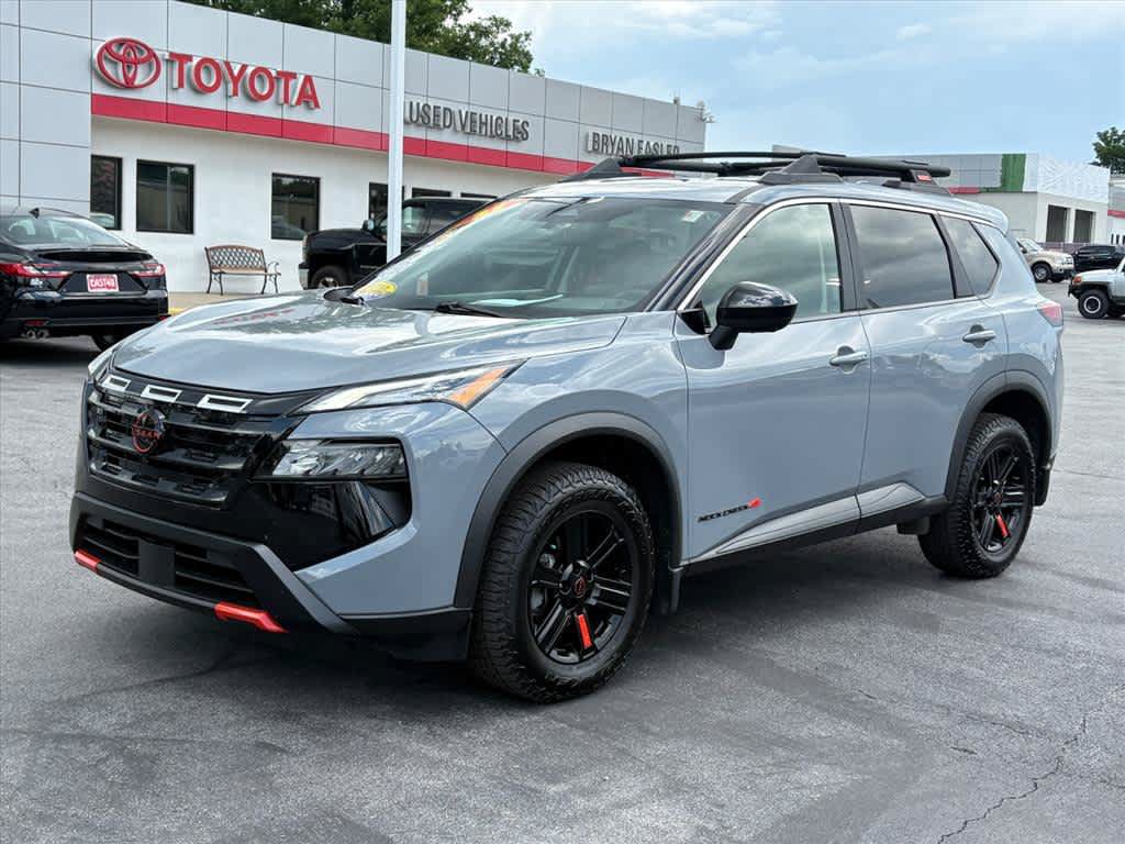 Used 2025 Nissan Rogue SV AWD/4WD image 25