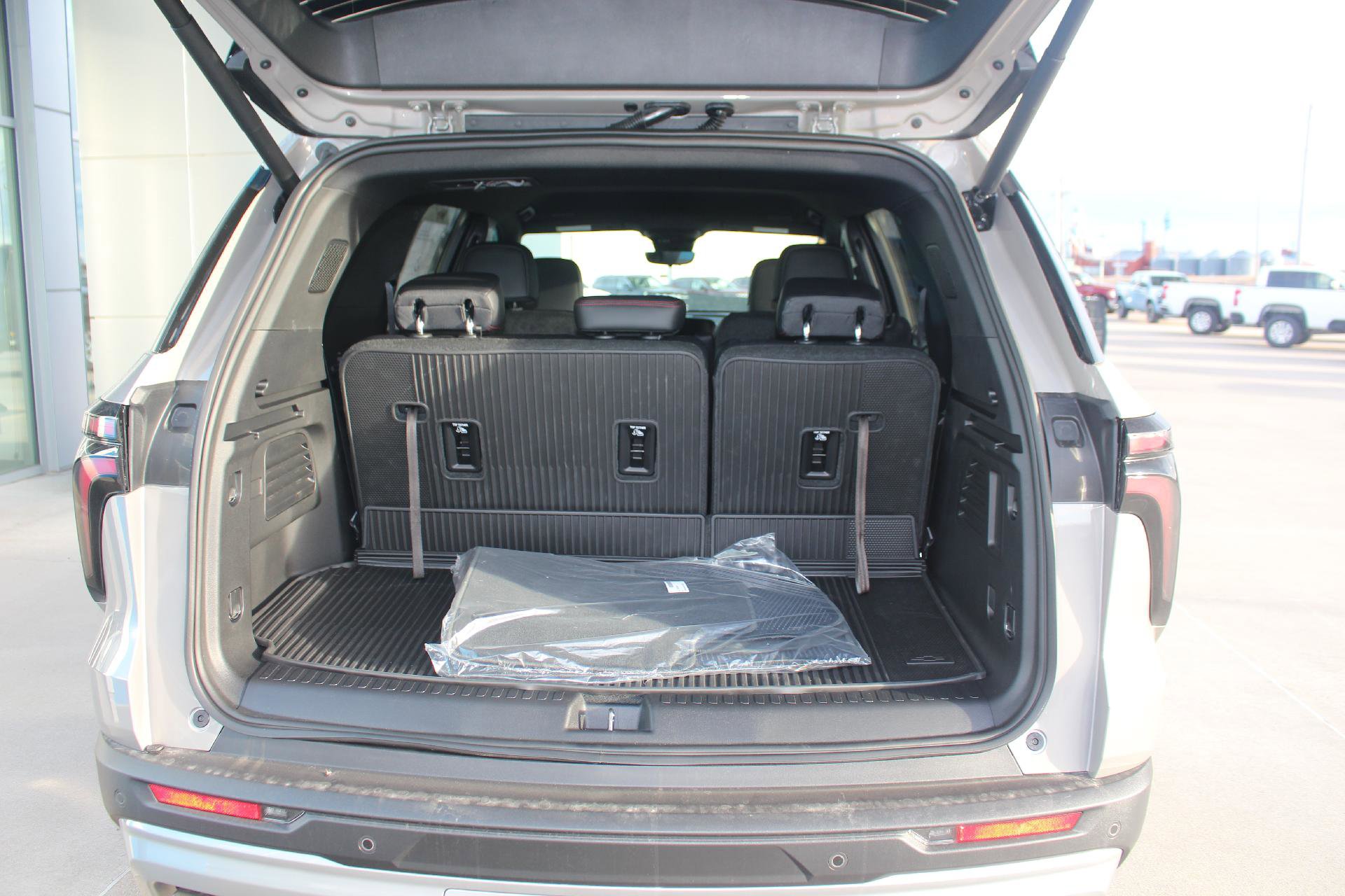 New 2026 Chevrolet Traverse Z71 w/ Enhanced Driving Package image 3