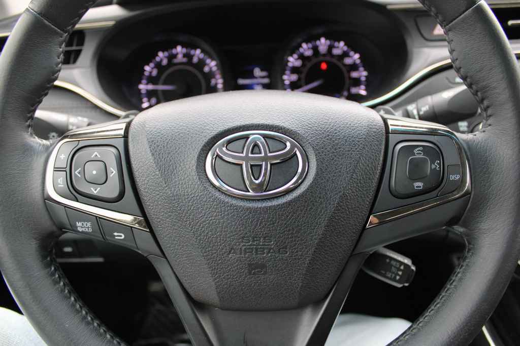 Used 2016 Toyota Avalon XLE Premium image 16