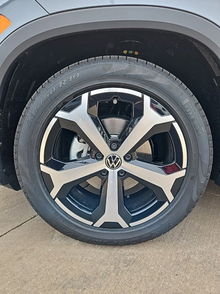 New 2026 Volkswagen Tiguan SE image 9