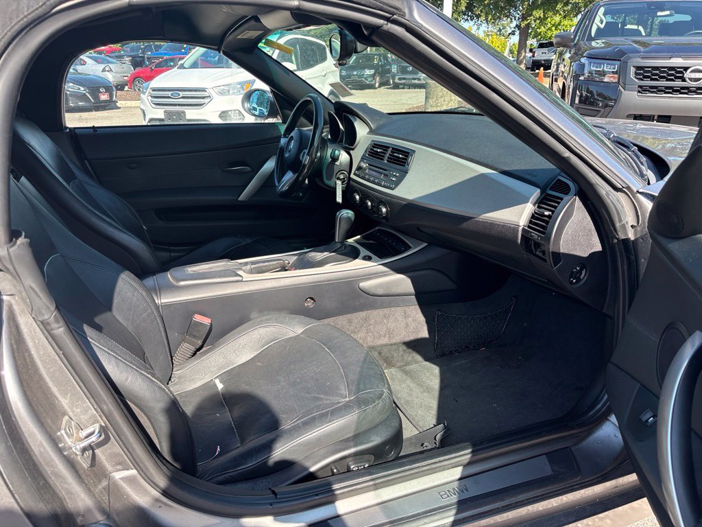Used 2005 BMW Z4 3.0i RWD image 8