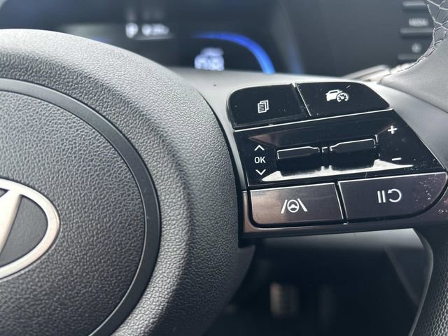 Certified 2025 Hyundai Elantra Sport image 23