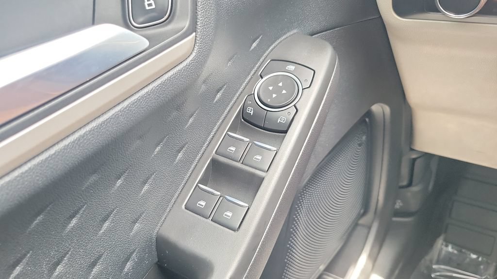Used 2020 Ford Escape SE FWD image 18