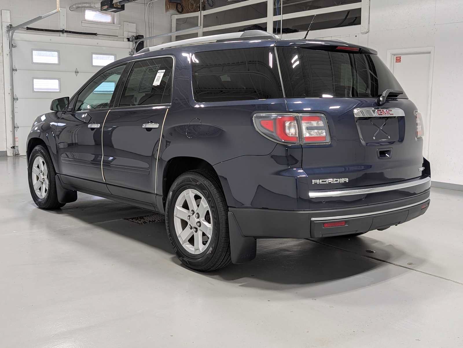 Used 2015 GMC Acadia SLE AWD/4WD image 10