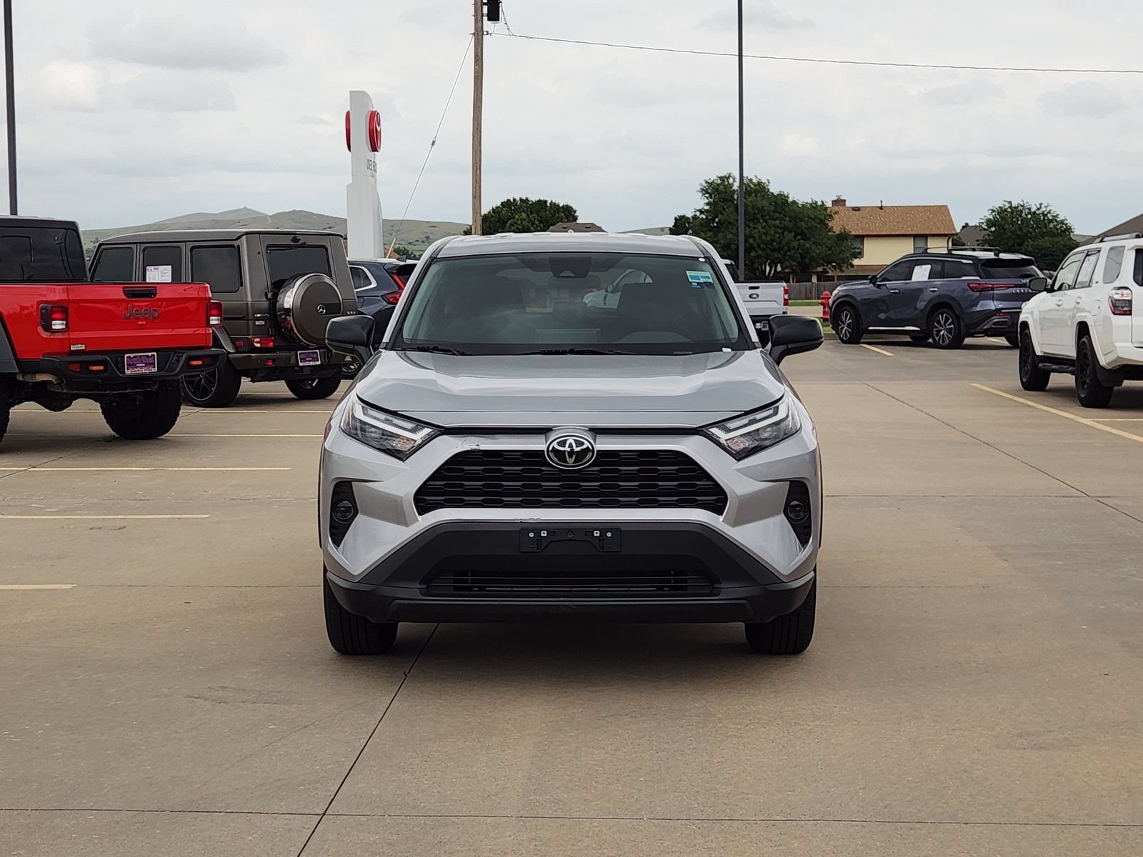 Used 2023 Toyota RAV4 XSE AWD/4WD image 6