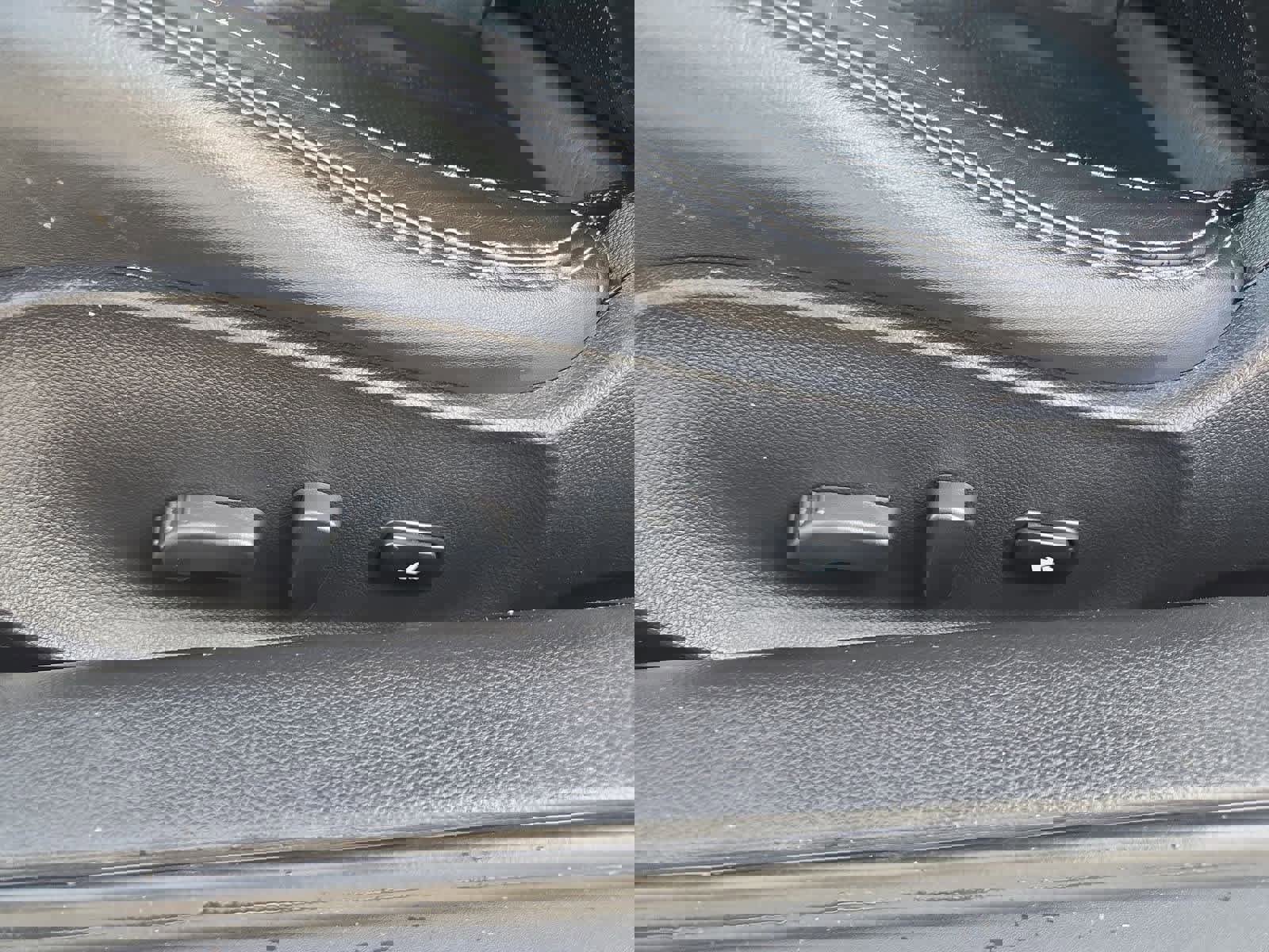 Used 2010 INFINITI G37 Journey w/ Premium Pkg image 15