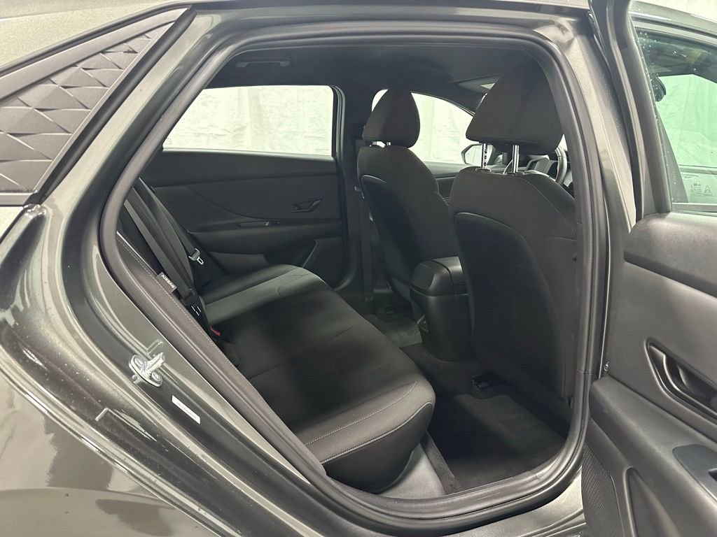 Used 2025 Hyundai Elantra Sport image 47