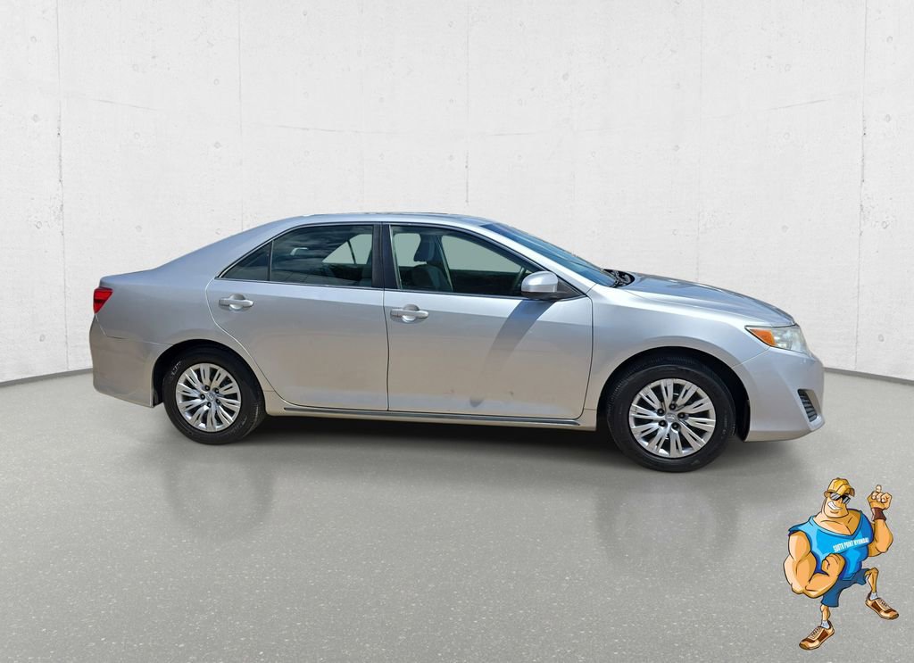 Used 2012 Toyota Camry LE image 4