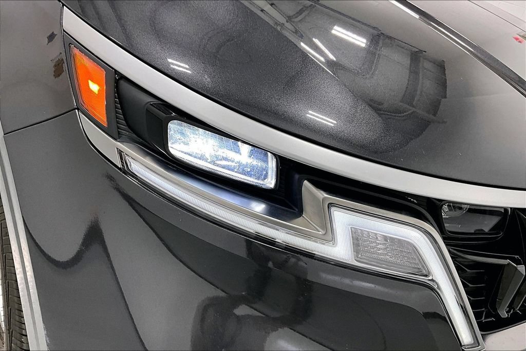 Used 2024 Kia Carnival LX FWD image 31