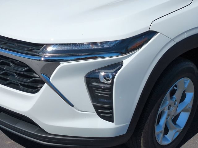 Used 2024 Chevrolet Trax LS w/ LS Convenience Package FWD image 9
