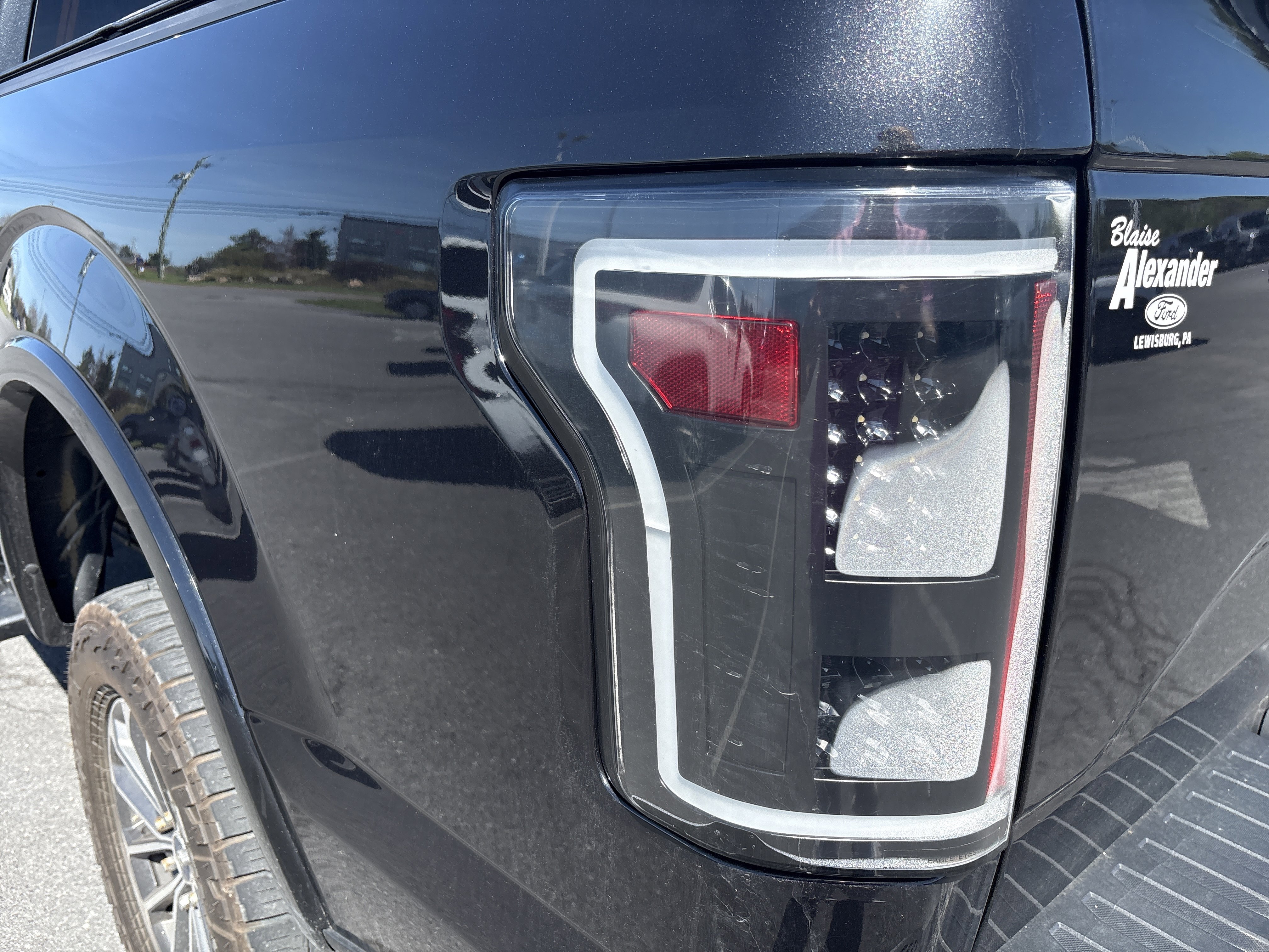 Used 2015 Ford F150 XLT w/ Equipment Group 302A Luxury AWD/4WD image 4