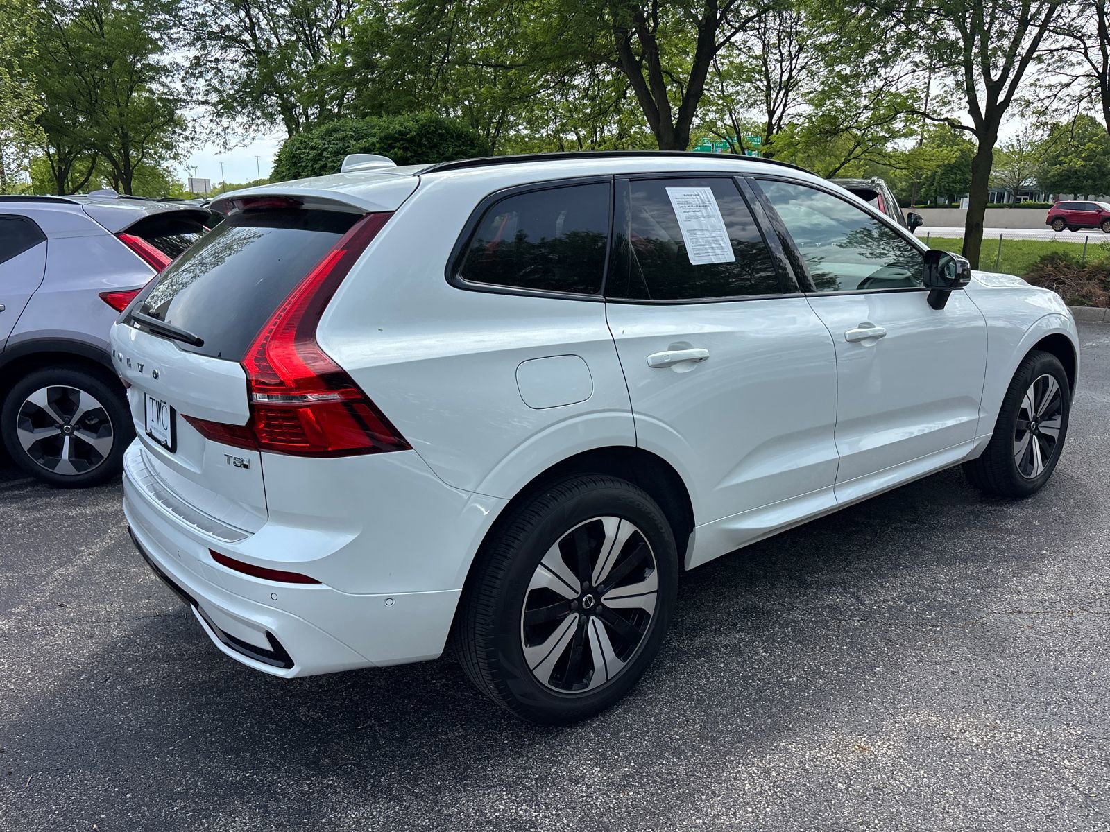Used 2025 Volvo XC60 T8 Plus w/ Protection Package Premier AWD/4WD image 5