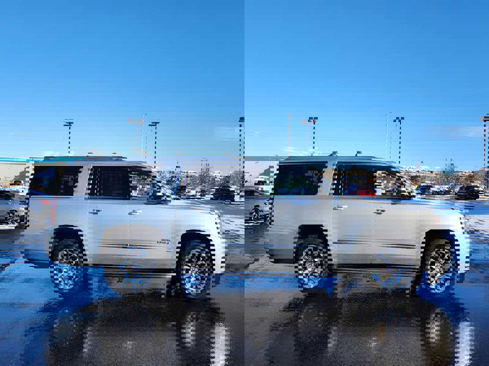 Used 2019 GMC Yukon XL Denali image 2