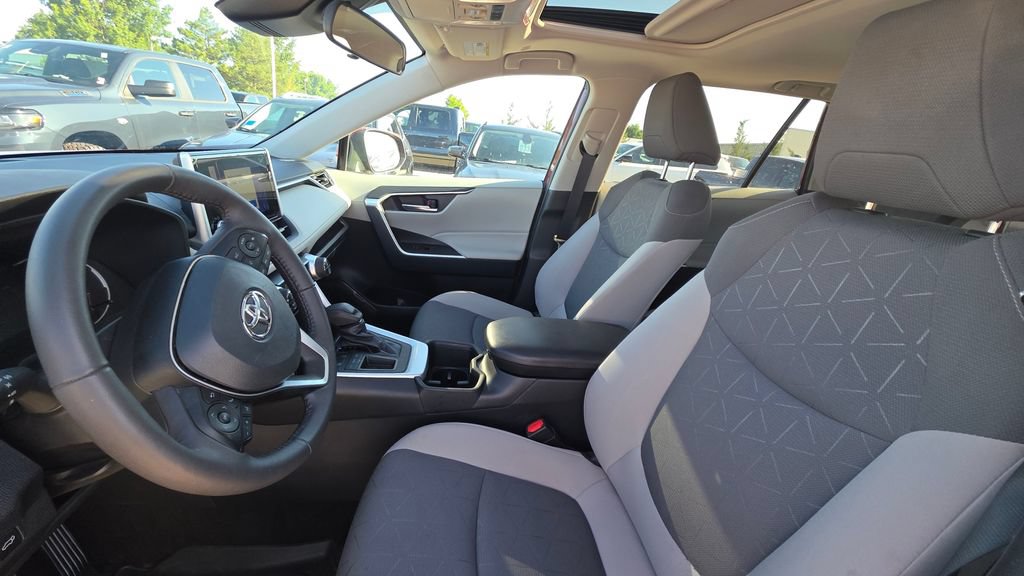 Used 2023 Toyota RAV4 XLE w/ Convenience Package FWD image 11