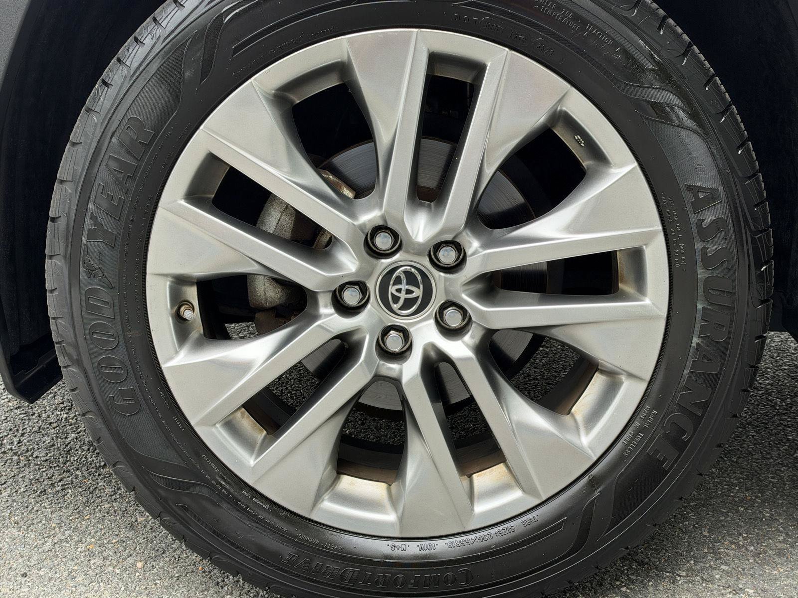 Used 2019 Toyota RAV4 XLE Premium w/ Cold Weather Package AWD/4WD image 34