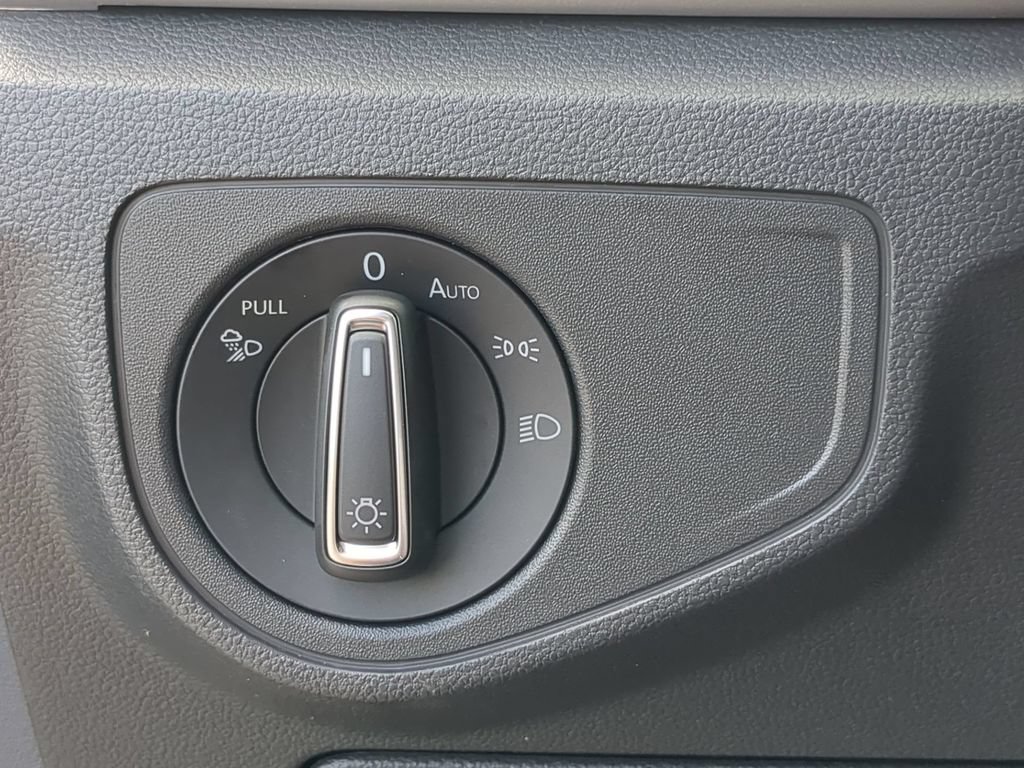 Certified 2023 Volkswagen Atlas Cross Sport SE FWD image 28