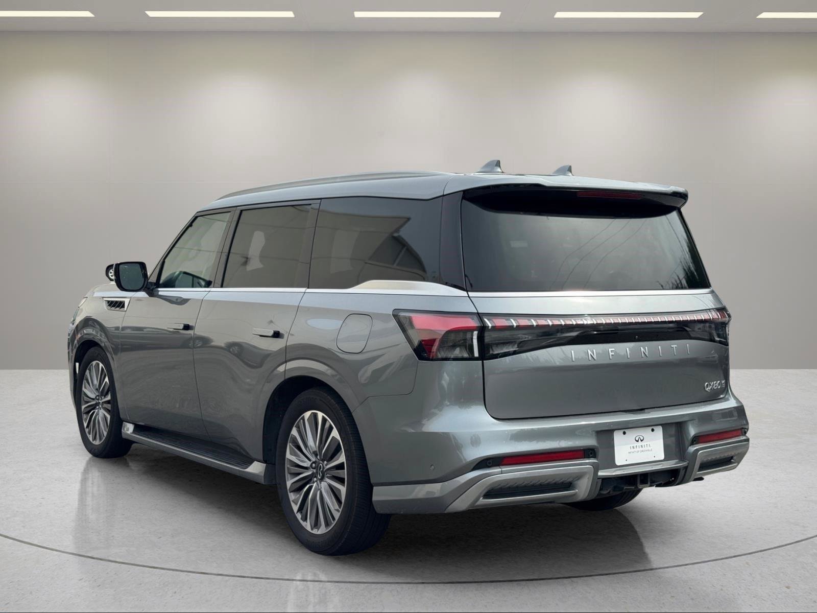 Used 2025 INFINITI QX80 Sensory AWD/4WD image 3