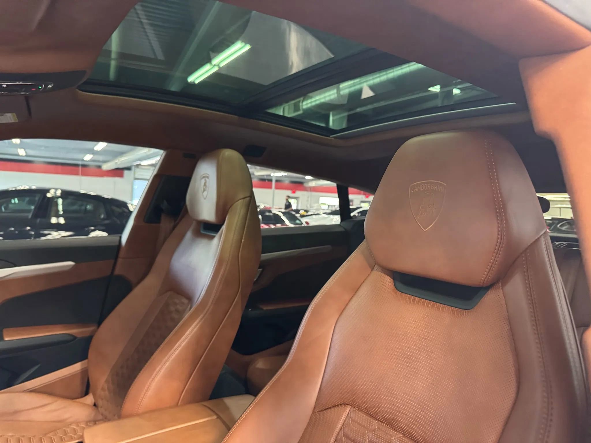 Used 2021 Lamborghini Urus image 12