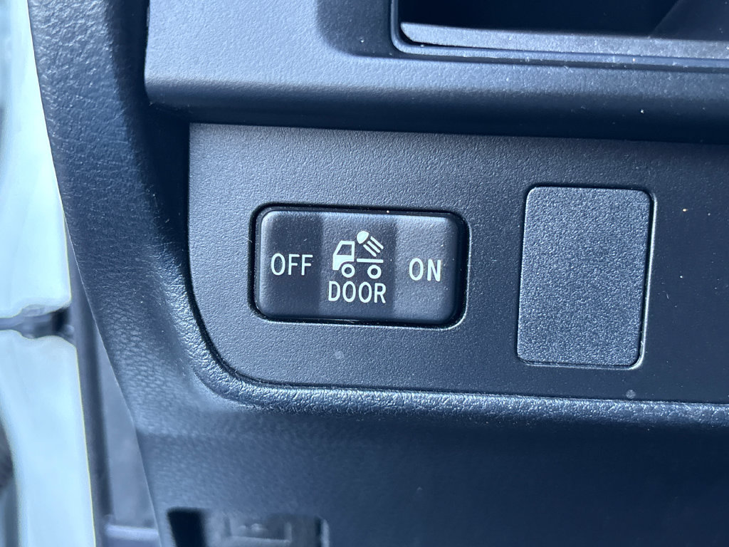 Used 2017 Toyota Tacoma SR5 w/ Tow Package RWD image 26