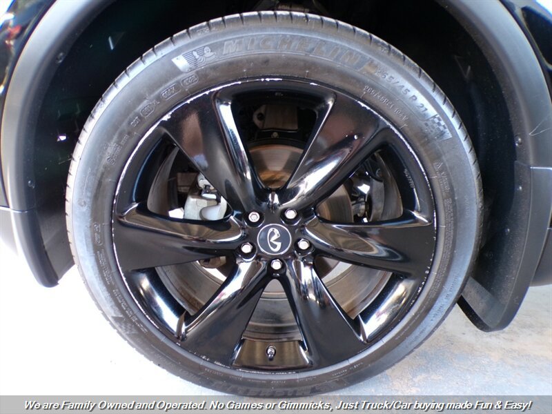 Used 2017 INFINITI QX70 AWD w/ Premium Package image 42