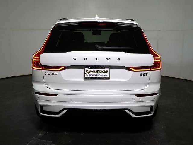 Used 2025 Volvo XC60 B5 Plus image 10
