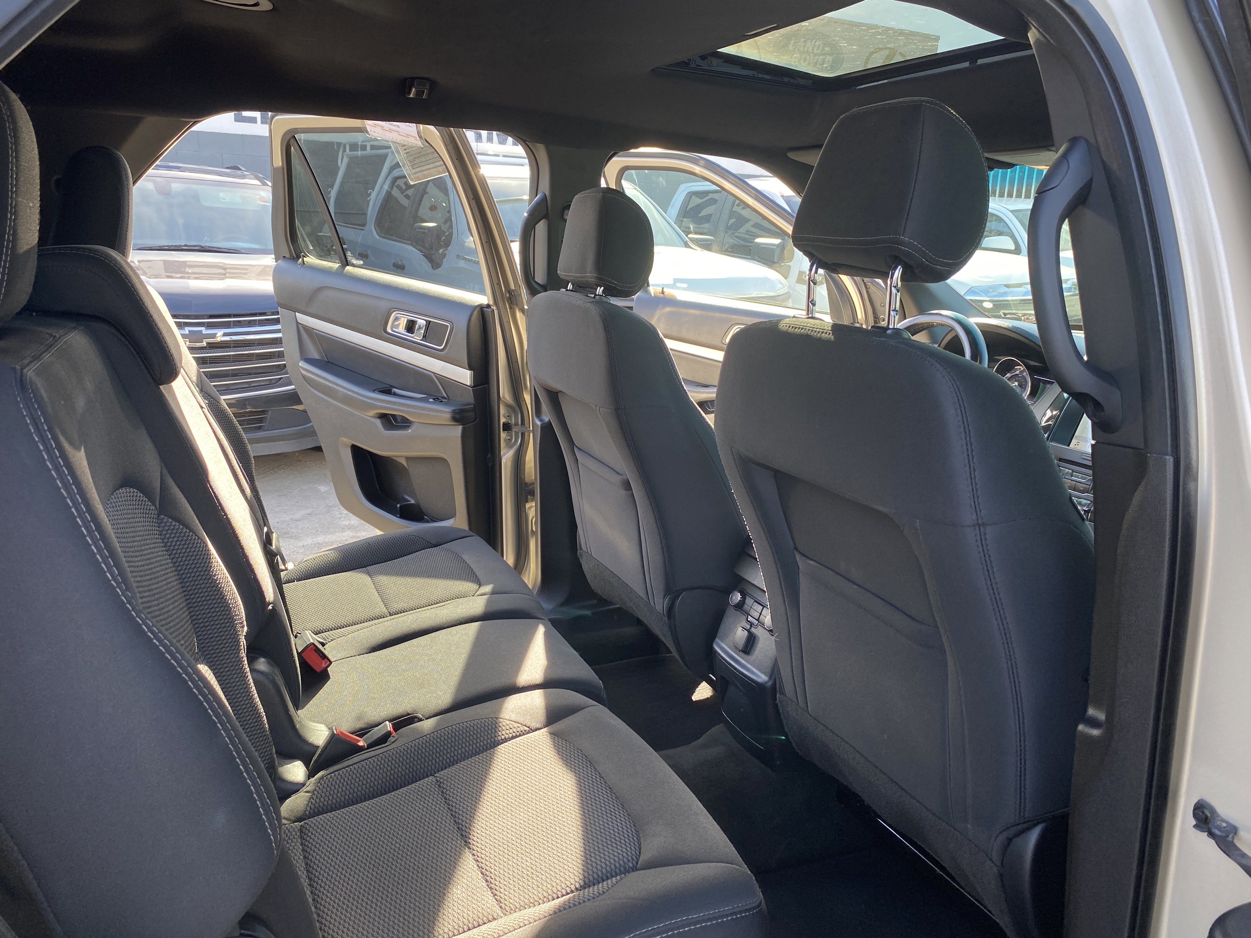 Used 2017 Ford Explorer XLT w/ Equipment Group 201A image 23